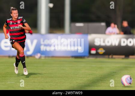 Sydney, Australien. Dezember 2023 30. Sophie Harding von den Wanderers jagt den Ball während des A-League Women RD10-Spiels zwischen Western Sydney Wanderers und Melbourne Victory im Wanderers Football Park am 30. Dezember 2023 in Sydney, Australien Credit: IOIO IMAGES/Alamy Live News Stockfoto
