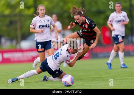 Sydney, Australien. Dezember 2023 30. Kayla Morrison von Victory tritt am 30. Dezember 2023 in Sydney, Australien um den Ball an, während des A-League Women RD10-Spiels zwischen Western Sydney Wanderers und Melbourne Victory im Wanderers Football Park. Credit: IOIO IMAGES/Alamy Live News Stockfoto