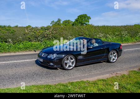 2007 Mercedes-Benz SL-Klasse 3,5 SL350 Sport Edition 7G-Tronic 2-Türer-Cabriolet. 3498 ccm Cabriolet; restaurierte klassische Spezialmotorenrestaurierung, Autosammler, Motorenliebhaber von gestern und historische Veteranen, die in Cheshire, Großbritannien, unterwegs sind Stockfoto