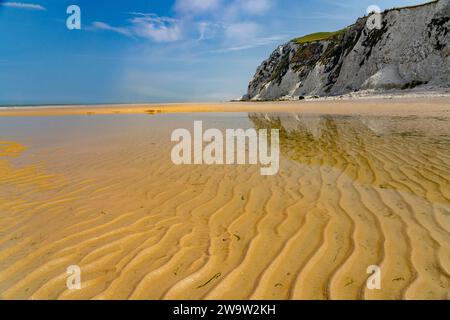 Steilküste und der Strand Cran d’Escalles an der Côte d’Opale oder Opalküste in Escalles, Frankreich | Klippen und Strand Cran d’Escalles am Opal Stockfoto