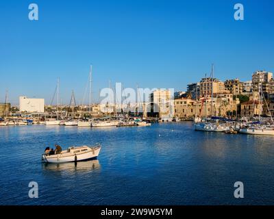 Venezianische Werften im alten Hafen, Stadt Heraklion, Kreta, Griechenland Stockfoto