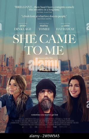 Sie kam zu mir (2023) unter der Regie von Rebecca Miller mit Peter Dinklage, Anne Hathaway und Marisa Tomei. Ein Komponist, der unter einem Schreibblock leidet, entdeckt seine Leidenschaft nach einem abenteuerlichen One-Night-Stand wieder. US-Poster mit einem Blatt ***NUR FÜR REDAKTIONELLE ZWECKE***. Kredit: BFA / Vertical Entertainment Stockfoto