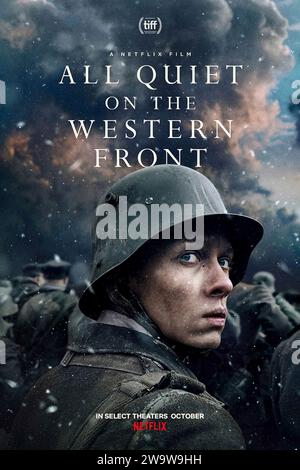 All Quiet on the Western Front (2022) von Edward Berger mit Felix Kammerer, Albrecht Schuch und Aaron Hilmer. Die schrecklichen Erfahrungen und die Not eines jungen deutschen Soldaten an der Westfront während des Ersten Weltkriegs US-Poster mit einem Blatt ***NUR FÜR REDAKTIONELLE ZWECKE***. Kredit: BFA/Netflix Stockfoto