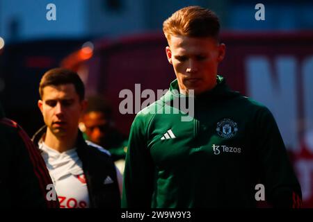 The City Ground, Nottingham, Großbritannien. Dezember 2023 30. Premier League Football, Nottingham Forest gegen Manchester United; Scott McTominay von Manchester United trifft vor dem Start auf dem City Ground ein. Credit: Action Plus Sports/Alamy Live News Stockfoto