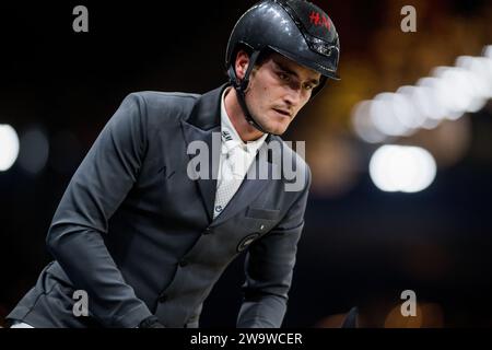 Mechelen, Belgien. Dezember 2023 30. Der belgische Fahrer Olivier Philippaerts mit H&M Miro in Aktion während des FEI-Weltmeisterschafts-Springturniers beim „Vlaanderens Kerstjumping - Memorial Eric Wauters“-Reitturnier in Mechelen am Samstag, den 30. Dezember 2023. BELGA FOTO JASPER JACOBS Credit: Belga News Agency/Alamy Live News Stockfoto