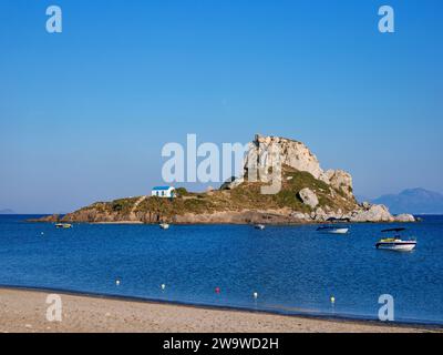 Kastri Island vom Strand Agios Stefanos, Insel Kos, Dodekanese, Griechenland Stockfoto