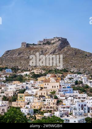 Platanos und mittelalterliche Burg von Pandeli, Agia Marina, Insel Leros, Dodekanese, Griechenland Stockfoto