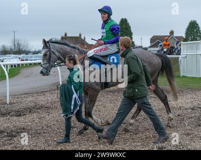 Jitterbug Geordie, geritten von Nick Scholfield und trainiert von Jack Barber, Rennen in Wincanton, 10. März 2022 Stockfoto