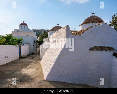 Weiß getünchte Kirchen von Patmos Chora, Patmos Island, Dodekanese, Griechenland Stockfoto