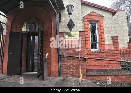 Nicht exklusiv: ODESA, UKRAINE - 29. DEZEMBER 2023 - Eine Kirche, die durch russische Raketenfeuer beschädigt wurde, Odesa, Süd-Ukraine Stockfoto