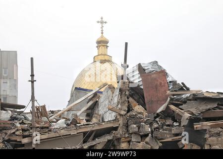 Nicht exklusiv: ODESA, UKRAINE - 29. DEZEMBER 2023 - nach der Bombardierung eines Wohngebäudes durch russische Truppen, Odesa, Süd-Ukraine Stockfoto