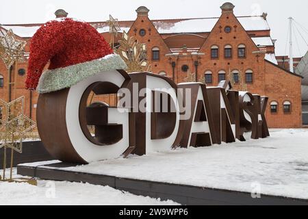 Danzig Neon Schild vor der polnischen Baltischen Frederic Chopin Philharmonie während Weihnachten, Danzig, Polen. Stockfoto