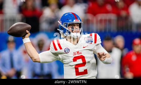 Atlanta, GA, USA. Dezember 2023 30. Mississippi Quarterback Jaxson Dart (2) wirft 2023 im Chick-Fil-A Peach Bowl im Mercedes-Benz Stadium in Atlanta, GA, gegen den Penn State. (Scott Kinser/CSM). Quelle: csm/Alamy Live News Stockfoto