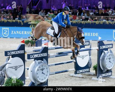 Christian Ahlmann aus Deutschland mit Mandato van de Neerheide während der Longines FEI Jumping World Cup™ präsentiert von BMW bei der Jumping Mechelen am 30. Dezember 2023, Nekkerhal, Belgien (Foto: Maxime David - MXIMD Pictures) Stockfoto