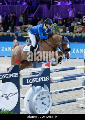 Christian Ahlmann aus Deutschland mit Mandato van de Neerheide während der Longines FEI Jumping World Cup™ präsentiert von BMW bei der Jumping Mechelen am 30. Dezember 2023, Nekkerhal, Belgien (Foto: Maxime David - MXIMD Pictures) Stockfoto