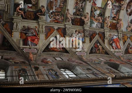 Gemälde Des Berühmten Malers Michelangelo An Der Decke Der Sixtinischen Kapelle In Rom Italien Stockfoto