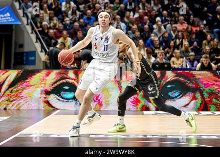 Braunschweig, Deutschland. Dezember 2023 30. Grant Anticevich (Nr. 11 BG Göttingen) Basketball Loewen Braunschweig gegen BG Göttingen, Basketball, Easy Credit BBL, Saison 2023/2024 30.12.2023 Foto: Eibner-Pressefoto/Jan-Frederic Helbig Credit: dpa/Alamy Live News Stockfoto