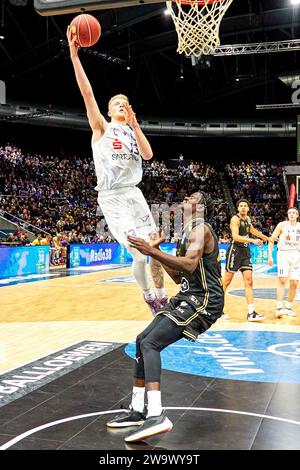 Braunschweig, Deutschland. Dezember 2023 30. Bodie Hume (Nr. 13 BG Göttingen) Basketball Loewen Braunschweig gegen BG Göttingen, Basketball, Easy Credit BBL, Saison 2023/2024 30.12.2023 Foto: Eibner-Pressefoto/Jan-Frederic Helbig Credit: dpa/Alamy Live News Stockfoto