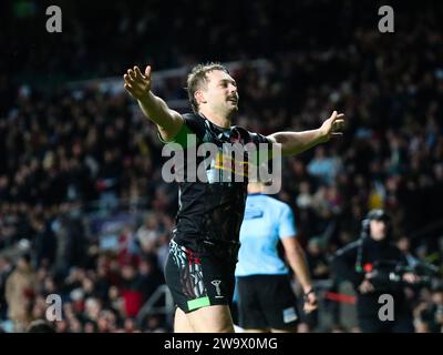 London, Großbritannien. Dezember 2023 30. London, England, Dezember 30 2023: Will Evans (7 Harlequins) im Spiel zwischen Harlequins und Gloucester im Twickenham Stadium in London. (Jay Patel/SPP) Credit: SPP Sport Press Photo. /Alamy Live News Stockfoto