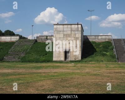 Zeppelinfeld Übersetzung Zeppelinfeld Entworfen Von Architekt Albert Speer Als Teil Des Rallye-Grounds Der Nsdap In Nürnberg Stockfoto