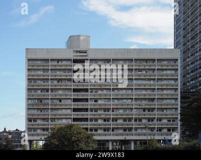 Virginia Court High Rise Block of Elats in Aberdeen, Großbritannien Stockfoto