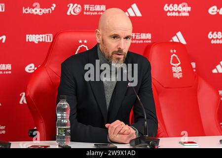 Erik Ten Hag Manager von Manchester United während seiner Pressekonferenz nach dem Spiel der Premier League Nottingham Forest gegen Manchester United in City Ground, Nottingham, Großbritannien, 30. Dezember 2023 (Foto: Craig Thomas/News Images) Credit: News Images LTD/Alamy Live News Stockfoto