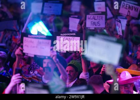 Eine allgemeine Ansicht der Fans am 13. Tag der Paddy Power World Darts Championship im Alexandra Palace, London. Bilddatum: Samstag, 30. Dezember 2023. Stockfoto