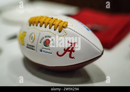 Rose Bowl Game Football während des Lawry’s Beef Bowl für die Alabama Crimson Tide, Freitag, 29. Dezember 2023, im Lawry’s The Prime Rib in Beverly Hil Stockfoto