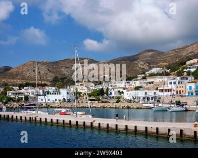 Hafen im Dorf Livadia, Insel Tilos, Dodekanese, Griechenland Stockfoto