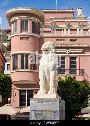 Löwenstatue am Hauptplatz von Pythagora, Samos Stadt, Samos Insel, Nordägäis, Griechenland Stockfoto