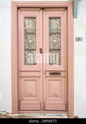 Alte Eingangstür, Ano Vathy, Stadt Samos, Insel Samos, Nördliche Ägäis, Griechenland Stockfoto