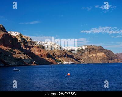 Oia Village, geringer Blick, Santorini oder Thira Island, Kykladen, Griechenland Stockfoto