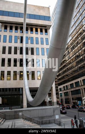 Gigantischer Ring am Esplanade Place Ville Marie im Zentrum von Montreal, Quebec, Kanada Stockfoto