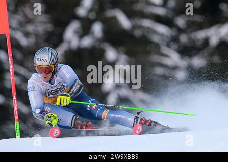 Hannes Zingerle (ITA) tritt am 17. Dezember 2023 beim Audi FIS Alpine Ski World Cup, MenÕs Giant Slalom Rennen auf der Gran Risa Pipe in Alta Badia an. Stockfoto