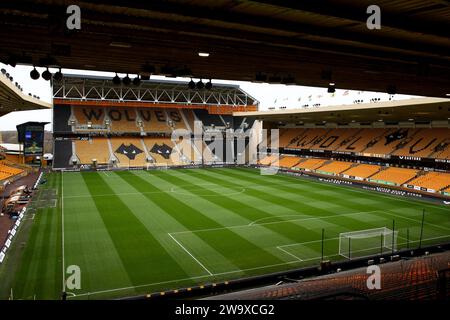 Wolverhampton, Großbritannien. Dezember 2023 30. Allgemeiner Blick auf das Molyneux-Stadion, Heimstadion des Fußballclubs Wolverhampton Wanderers. Das Premier League-Spiel Wolverhampton Wanderers gegen Everton im Molineux Stadium in Wolverhampton, England am Samstag, den 30. Dezember 2023. Dieses Bild darf nur für redaktionelle Zwecke verwendet werden. Nur redaktionelle Verwendung, Bild von Chris Stading/Andrew Orchard Sportfotografie/Alamy Live News Credit: Andrew Orchard Sportfotografie/Alamy Live News Stockfoto