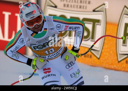 Andreas Sander (GER) tritt am 16. Dezember 2023 beim Audi FIS Alpine Ski World Cup, MenÕs Abfahrtsrennen auf der Saslong-Piste in Gröden an Stockfoto