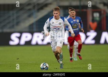 Gliwice, Polen. Dezember 2023. Lukasz Gerstenstein von Stal Mielec wurde während des polnischen PKO Ekstraklasa League 2023/2024 zwischen Piast Gliwice und Stal Mielec im Mündungsstadion von Gliwice gesehen. Endergebnis; Piast Gliwice 3:0 Stal Mielec. (Foto: Grzegorz Wajda/SOPA Images/SIPA USA) Credit: SIPA USA/Alamy Live News Stockfoto