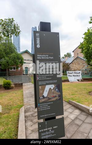 Sydney Australia, Nita McCrae Park in der Gegend von Rocks in Sydney, Nita mobilisierte die lokale Gemeinde, um gegen die Entwicklung von Millers Point zu protestieren Stockfoto