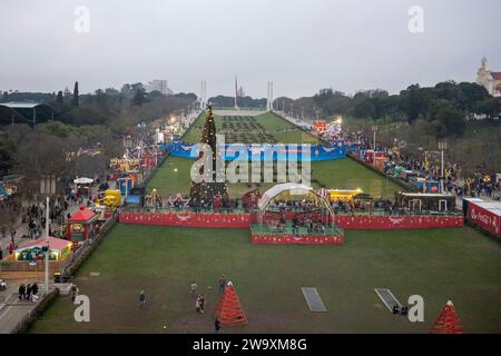 Lissabon, Portugal. Dezember 2023 30. Allgemeiner Blick auf die Weihnachtsmesse auf dem Gelände des Parks Eduardo VII in Lissabon. Quelle: SOPA Images Limited/Alamy Live News Stockfoto