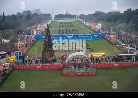 Lissabon, Portugal. Dezember 2023 30. Allgemeiner Blick auf die Weihnachtsmesse auf dem Gelände des Parks Eduardo VII in Lissabon. (Foto: Jorge Castellanos/SOPA Images/SIPA USA) Credit: SIPA USA/Alamy Live News Stockfoto