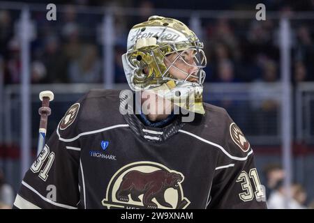 Rochester, New York, USA. Dezember 2023. Hershey Bears Torhüter Clay Stevenson (31) Skates in der zweiten Periode gegen die Rochester Americans. Die Rochester Americans veranstalteten die Hershey Bears in einem Spiel der American Hockey League in der Blue Cross Arena in Rochester, New York. (Jonathan Tenca/CSM). Quelle: csm/Alamy Live News Stockfoto