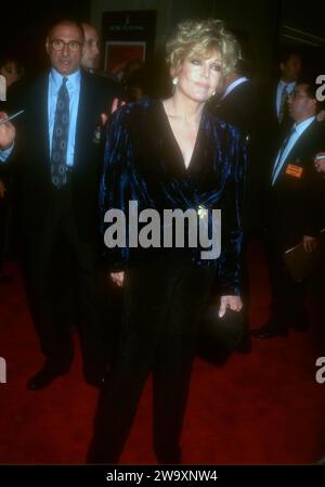 14. Oktober 1996 die Schauspielerin Kim Novak besucht am 14. Oktober 1996 die Premiere von restauriertem Hitchcock Film ÔVertigoÕ im Cineplex Odeon Century City Plaza Cinemas in Los Angeles, Kalifornien. Foto: Barry King/Alamy Stock Photo Stockfoto