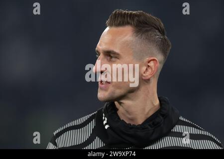 Turin, Italien, 30. Dezember 2023. Arkadiusz Milik von Juventus reagiert während des Aufwärmens vor dem Spiel der Serie A im Allianz-Stadion in Turin. Der Bildnachweis sollte lauten: Jonathan Moscrop / Sportimage Stockfoto