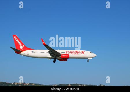 Corendon Airlines Boeing 737-8F2 9H-TJA landet am Flughafen Ioannis Kapodistris, Korfu, Griechenland Stockfoto