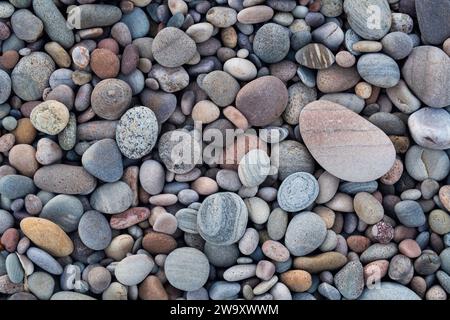 Kieselsteine am Strand. Morayshire, Schottland Stockfoto