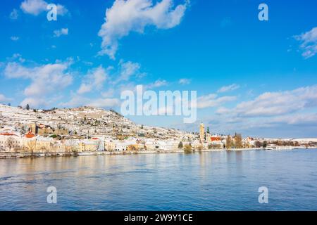 Krems an der Donau: Stadtteil Stein Altstadt mit ehemaliger Frauenbergkirche, Pfarrkirche St. Nikolaus, ehemalige Minoritenkirche, Donau Stockfoto