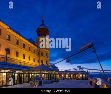 Furth bei Göttweig: Kloster Göttweig, Ostwand, Restaurant, Schnee in Wachau, Niederösterreich, Niederösterreich, Österreich Stockfoto