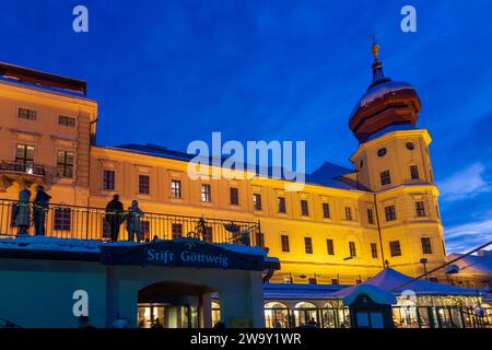 Furth bei Göttweig: Kloster Göttweig, Ostwand, Restaurant, Schnee in Wachau, Niederösterreich, Niederösterreich, Österreich Stockfoto