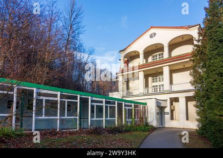 Bad Gottleuba-Berggießhübel: Medianklinikkomplex mit 34 Jugendstilbauten in einem 28 ha großen Park am Hang des Hellebergs, Haus Stockfoto