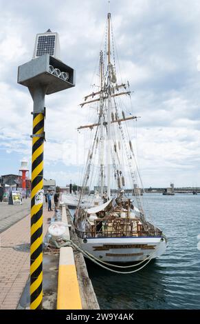 Port Adelaide, South Australia, Australien - 2. Februar 2018: Das große Schiff „One and All“ legt an der Anlegestelle an. Erbaut 1982 von Freiwilligen Stockfoto